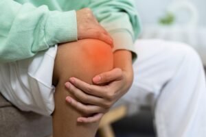 دليل شامل حول سعر عملية غضروف الركبة في مصر لعام 2026